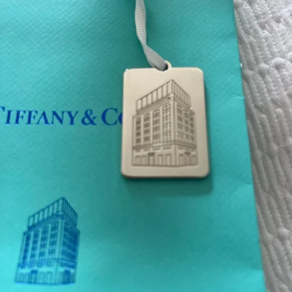 Tiffany & Co. VIP landmark charm with Gift Bag - Picture 2 of 4